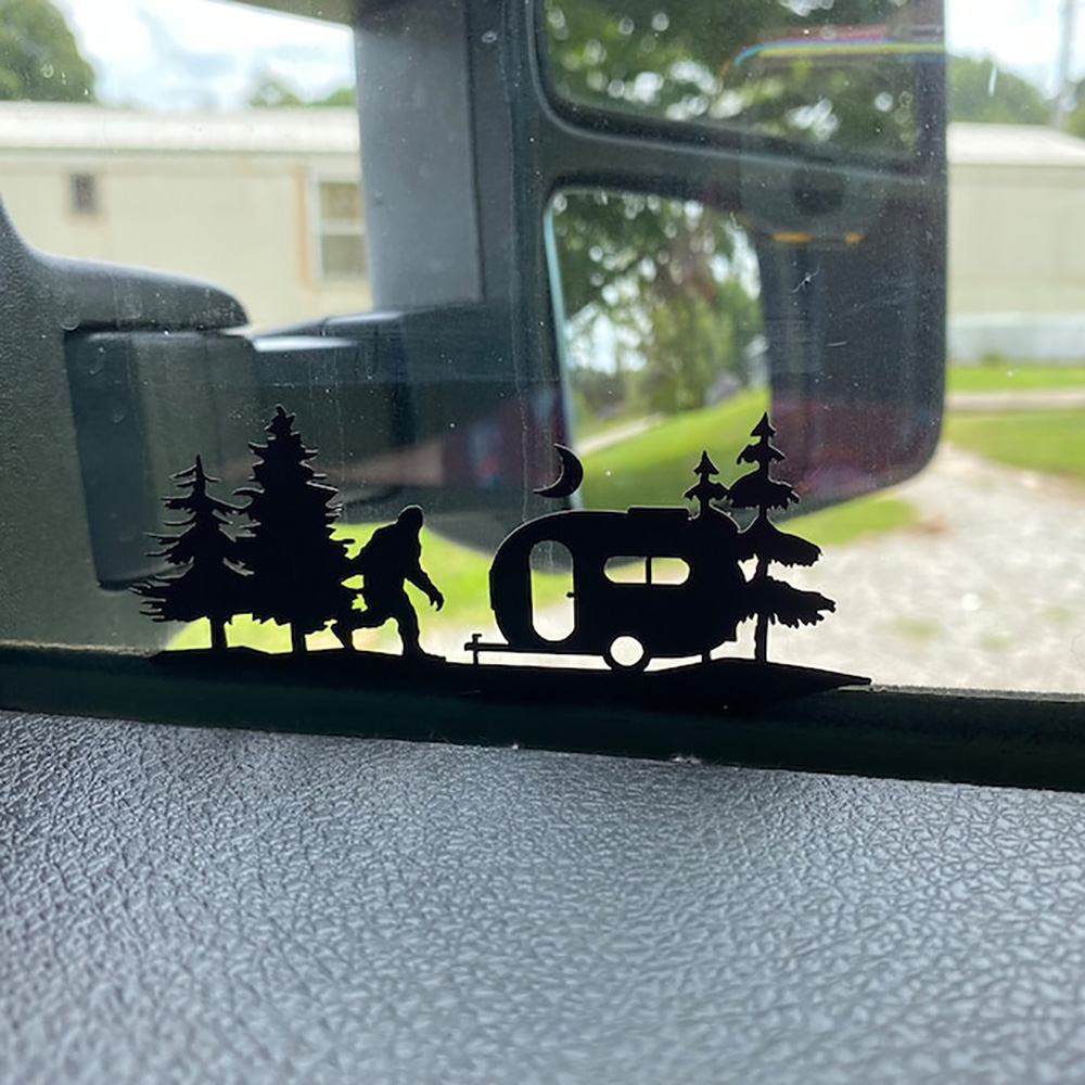 Outdoor Adventure Words - Grappige Bigfoot Sasquatch Mountain Vinyl Sticker